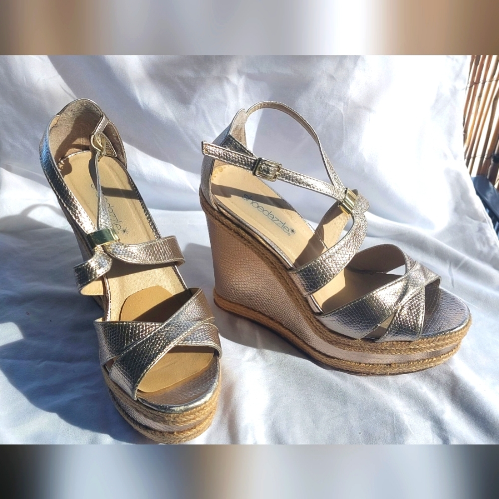 Silver wedge